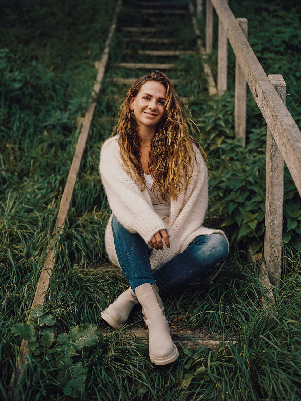 Roxanne Dixon buiten in het groen
